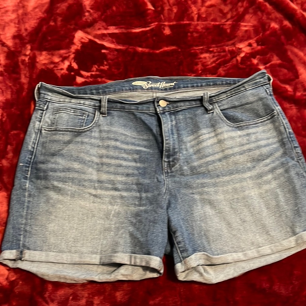 Old Navy sweetheart denim shorts size 16